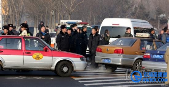 叫停专车服务的背后